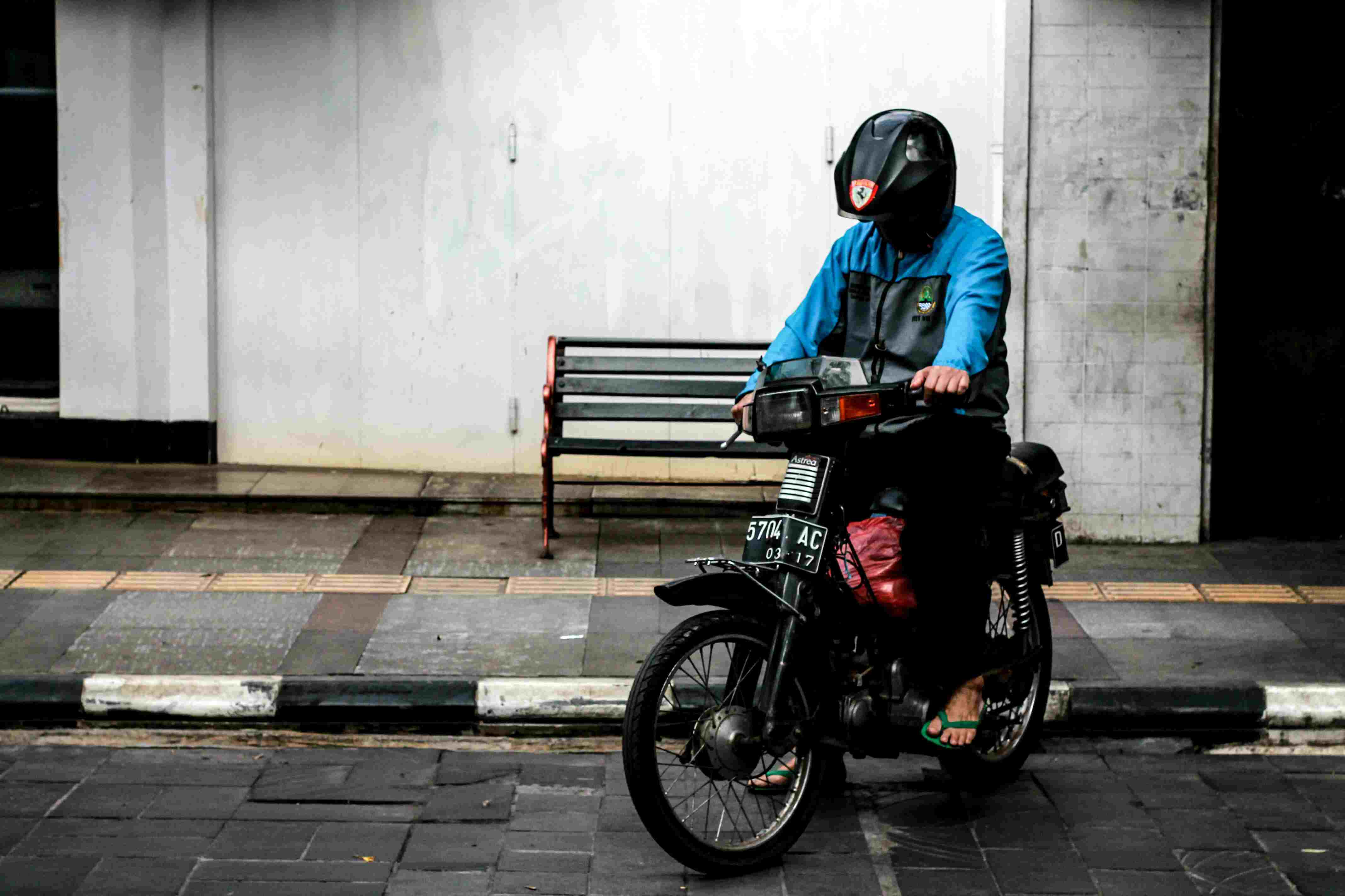 Arabalı Kurye mi, Moto Kurye mi? Gönderiniz İçin En Doğru Seçim Hangisi?